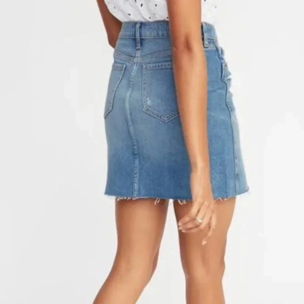 Old Navy Blue High-Waisted Button-Fly Frayed-Hem Jean Denim Mini Skirt Size 6 - Picture 6 of 6